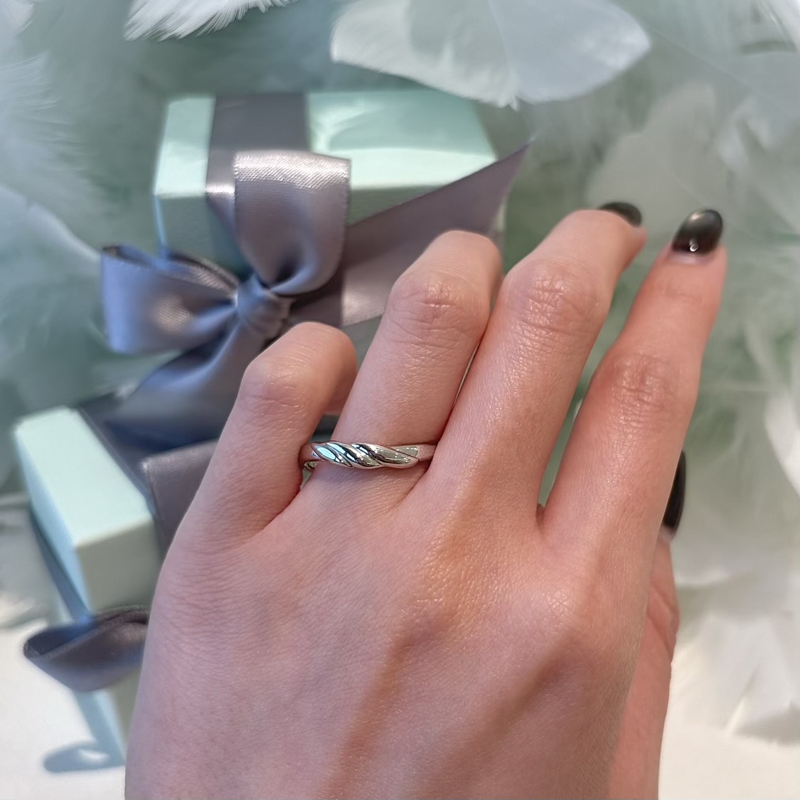 リーフォンの結婚指輪メンズ用　葉っぱの模様のナチュラルテイストリング