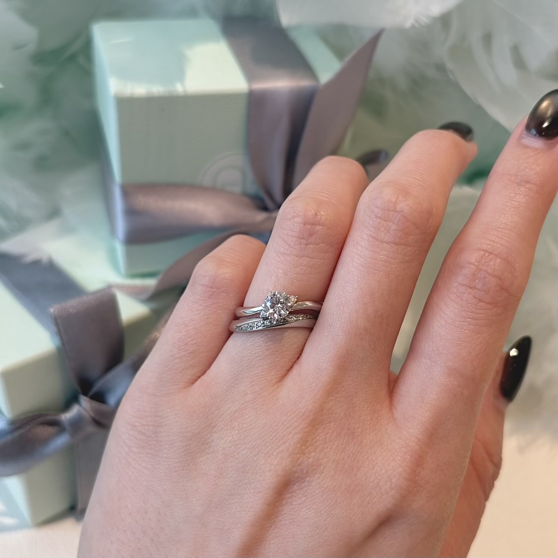 オーシャンブルームセットリング　婚約指輪と結婚指輪の重ね着け