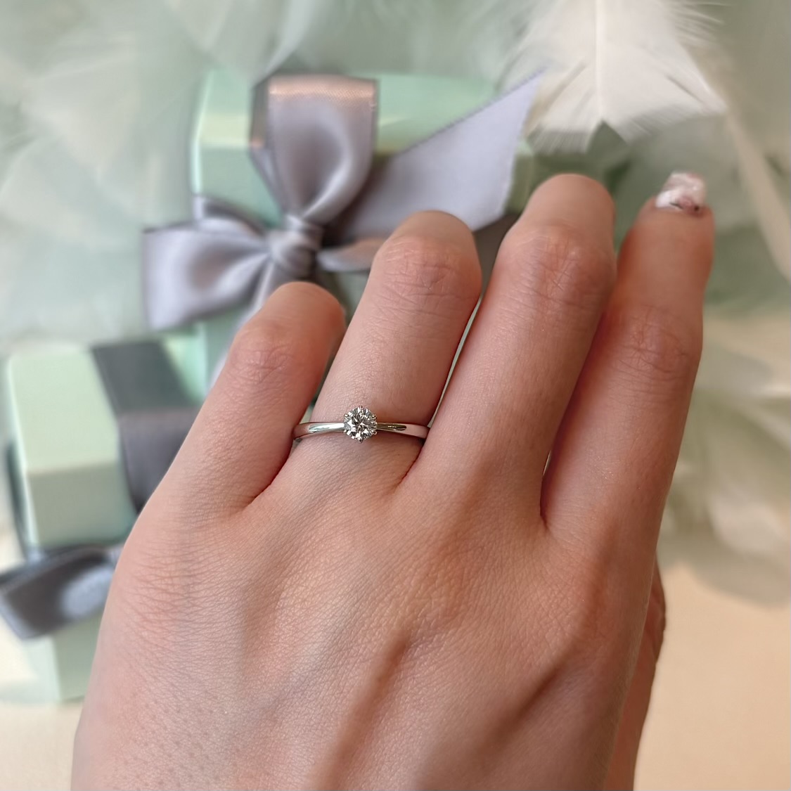 鍛造製法シンプルストレートのソリティア婚約指輪