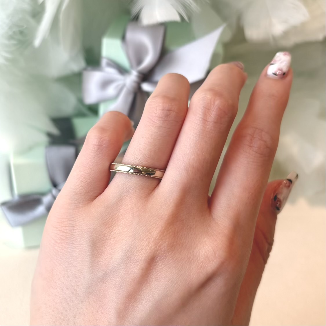 ひまわりの結婚指輪　シャンパンゴールドの肌なじみがいい指輪