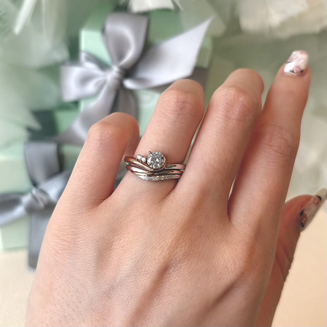 ソルナ婚約指輪と結婚指輪の重ね着け