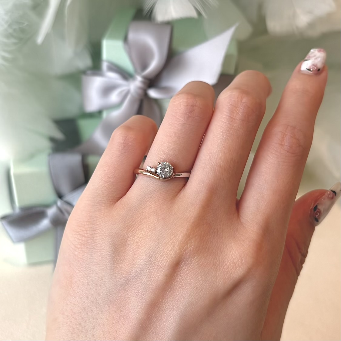 ソルナ　太陽と月をイメージした婚約指輪