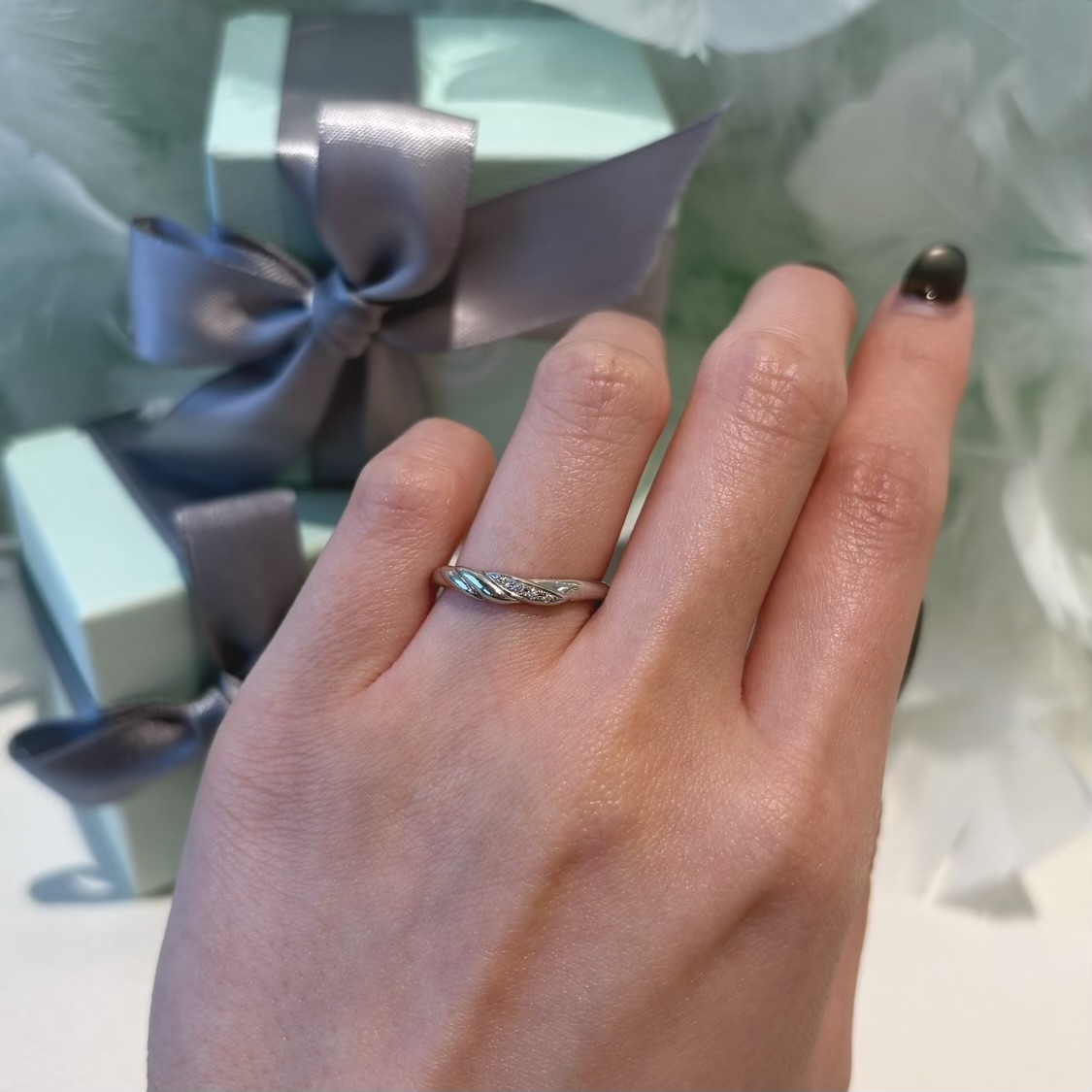 リーフォンの結婚指絵　葉っぱの模様のナチュラルリング