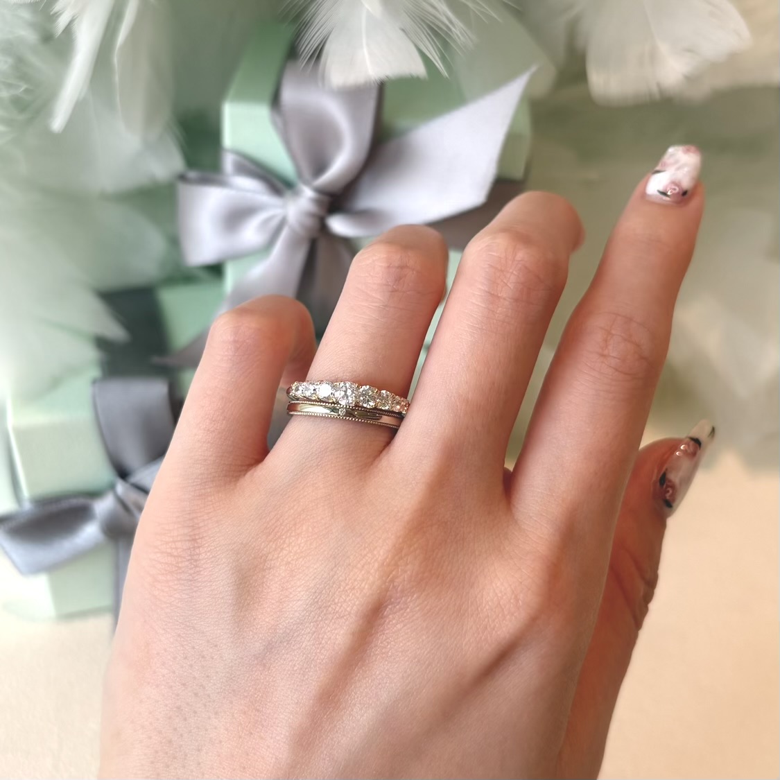 ひまわりの婚約指輪と結婚指輪重ね着け