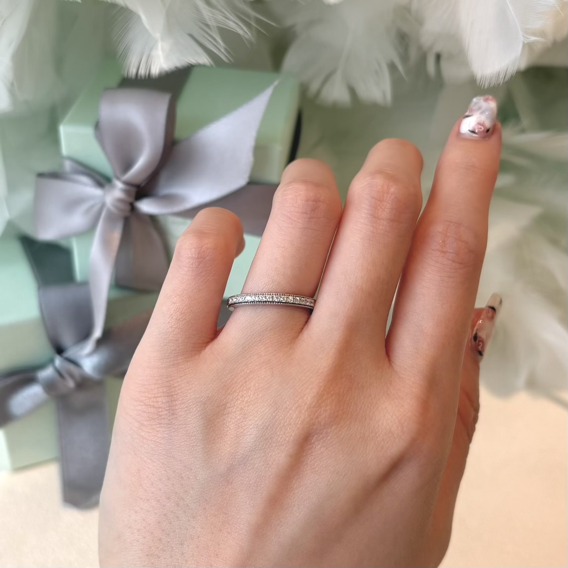 リエールの結婚指輪　槌目模様とミル打ちのハーモニー