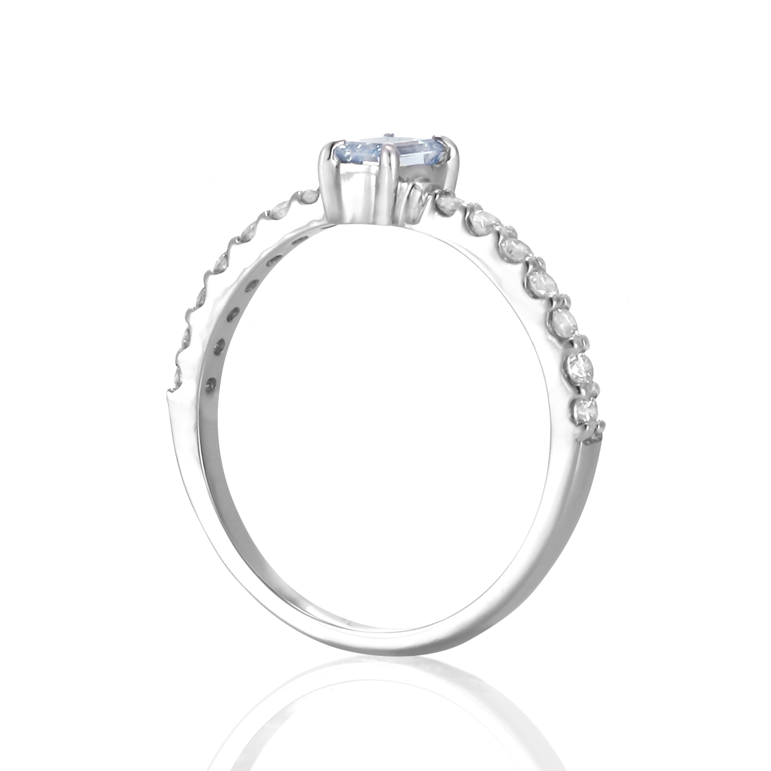 ブルーダイヤモンドの指輪