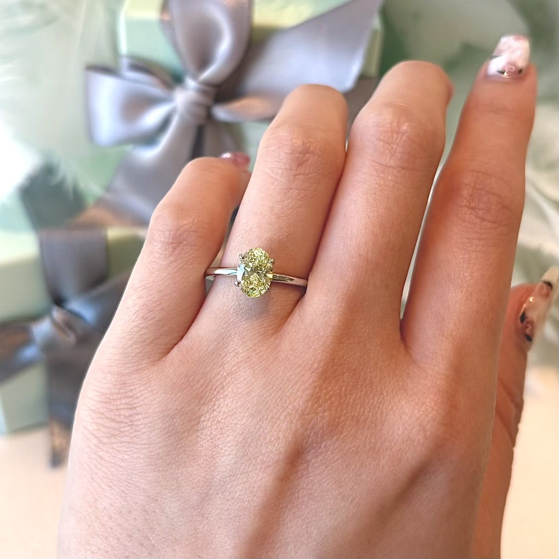 １カラットオーバルイエローダイヤモンドの婚約指輪