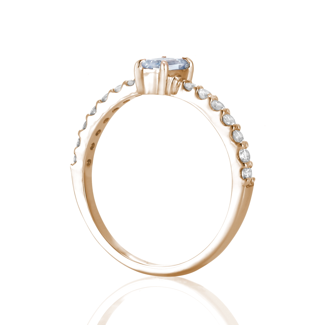 アイスブルーダイヤモンドの婚約指輪