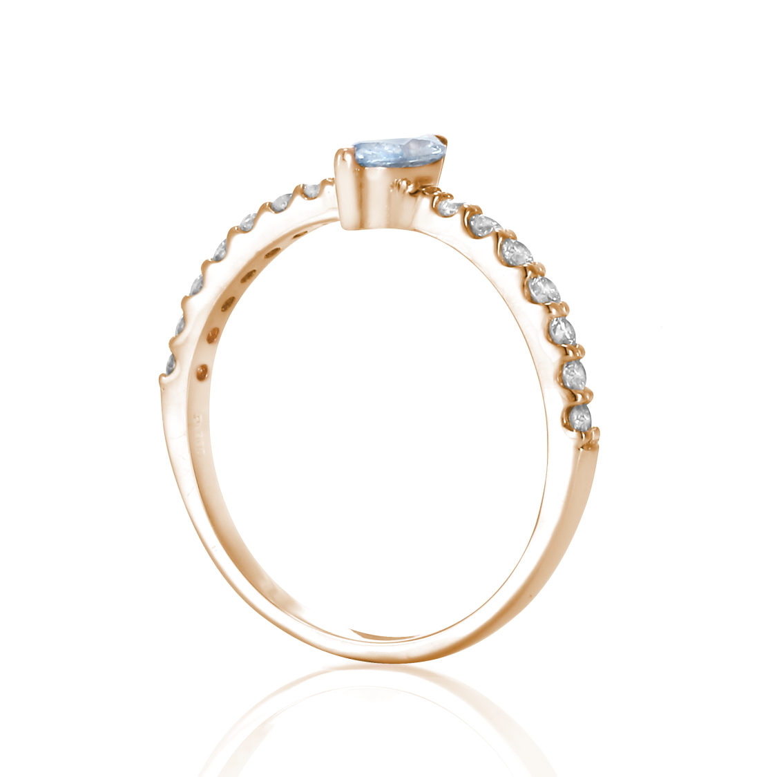 個性的な婚約指輪