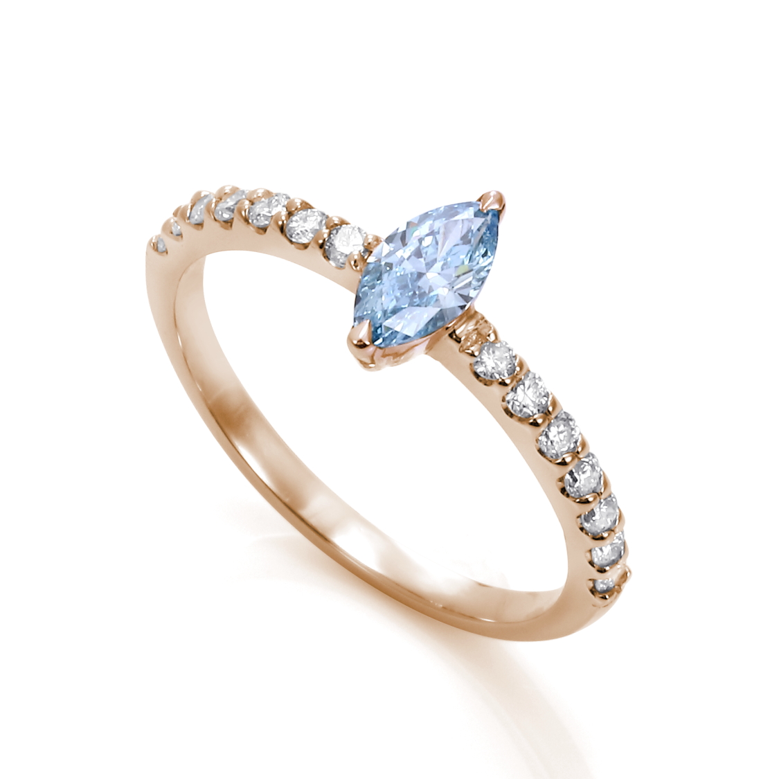 マーキスカットの婚約指輪