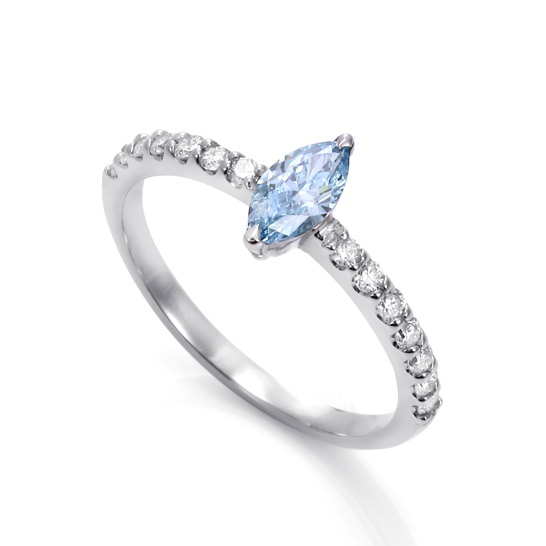 マーキスカットのファッションジュエリー