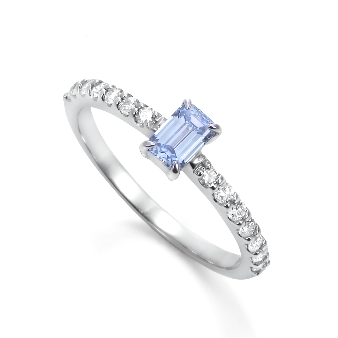 エメラルドカットのダイヤモンド