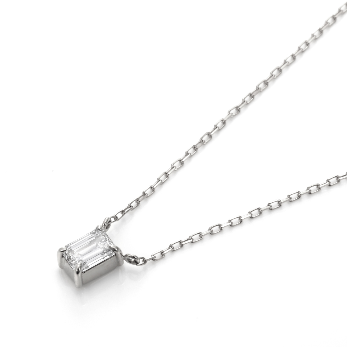 エメラルドカットのネックレス