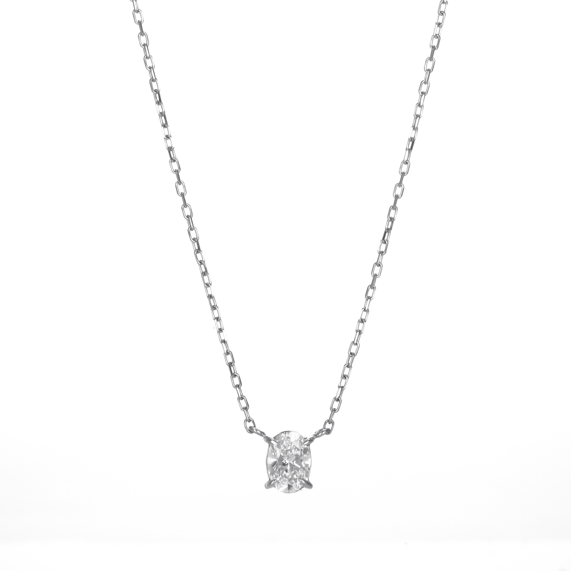 オーバルカットのネックレス