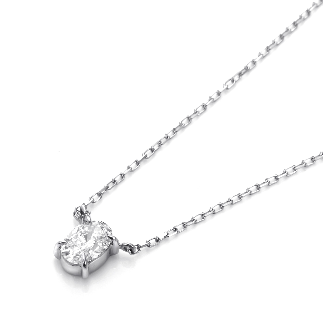 オーバルカットのエンゲージネックレス